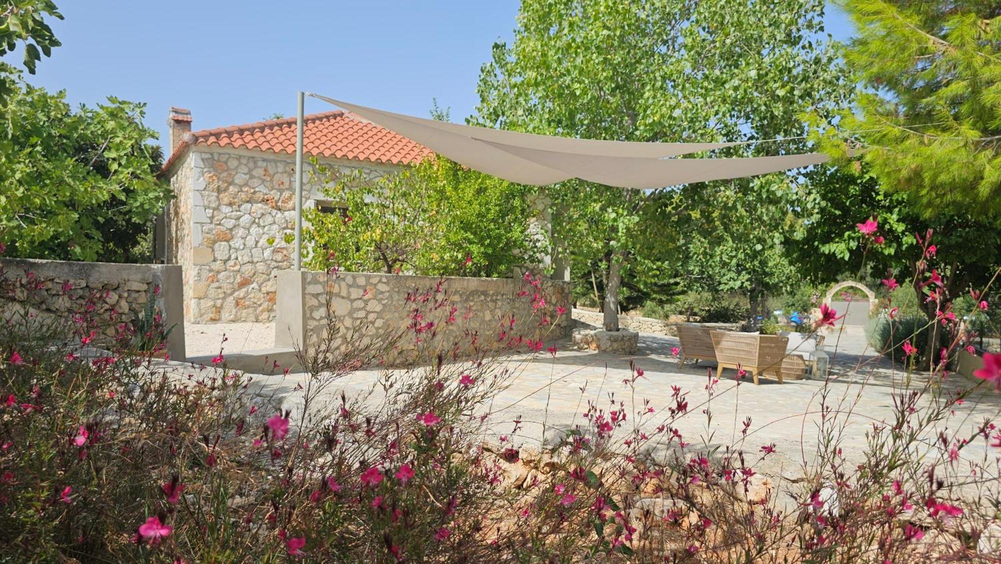 Ploes Luxury Cottages Pesádha Eksteriør bilde